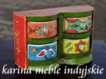 indyjska komódka z ceramicznymi szufladkami